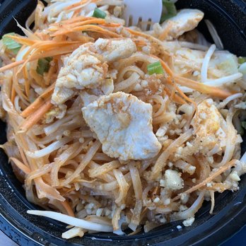 Krua Thai - Chicken Pad Thai - Thai Near Me - Glenview, Illinois