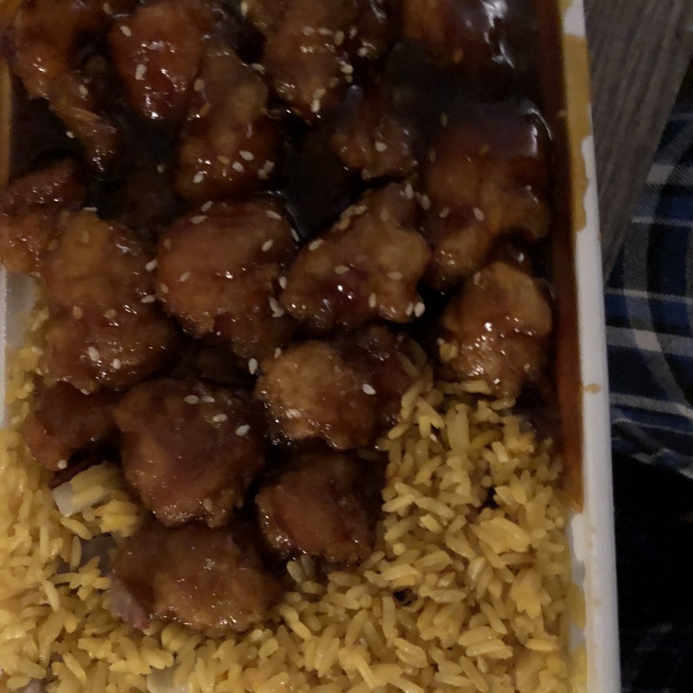 2000 Chinese Restaurant - Sesame chicken (single combination dinner) - Chinese Near Me - Watertown, New York