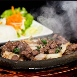 Stir-fried diced Filet mignon with rice