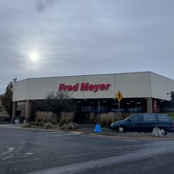 Fred Meyer - Clackamas - Entrance of Fred Meyer