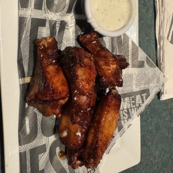 Smokey Bones Orlando - Wings - bbq whiskey - Barbeque Near Me - Orlando, Florida