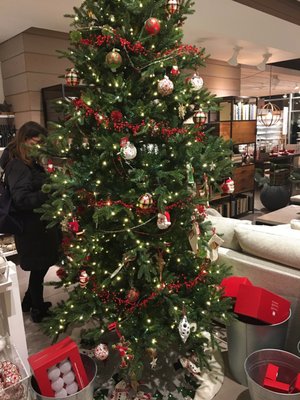 Crate & Barrel by null