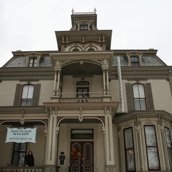 Garth Woodside Mansion - Bed & Breakfast Near Me - Hannibal, Missouri