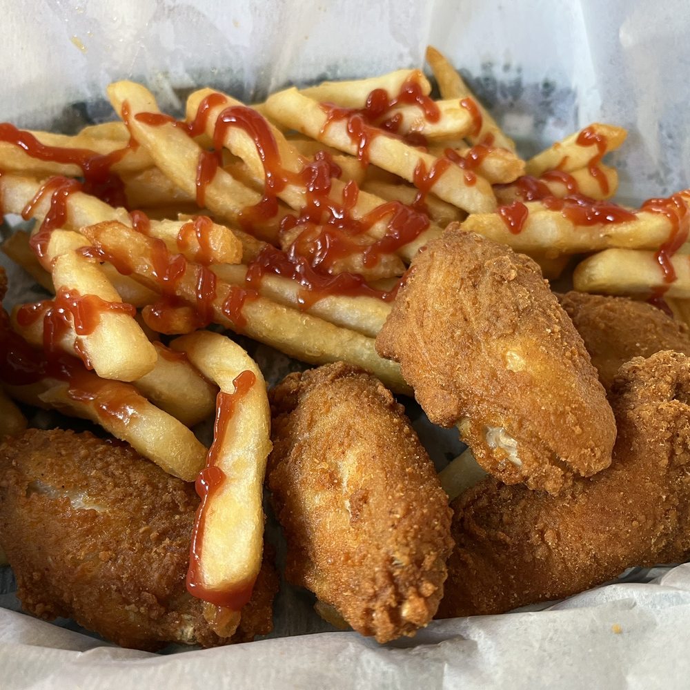 Evergreen Dairy Bar - Chicken wings and fries - Ice Cream & Frozen Yogurt Near Me - Vincentown, New Jersey