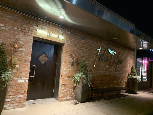 3001 N Henderson Ave by null