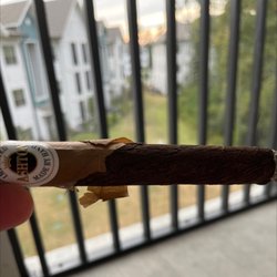 Liquorland - Poor quality. Awful humidity and quite frankly very disappointing for 15.00. Ashton cigar.