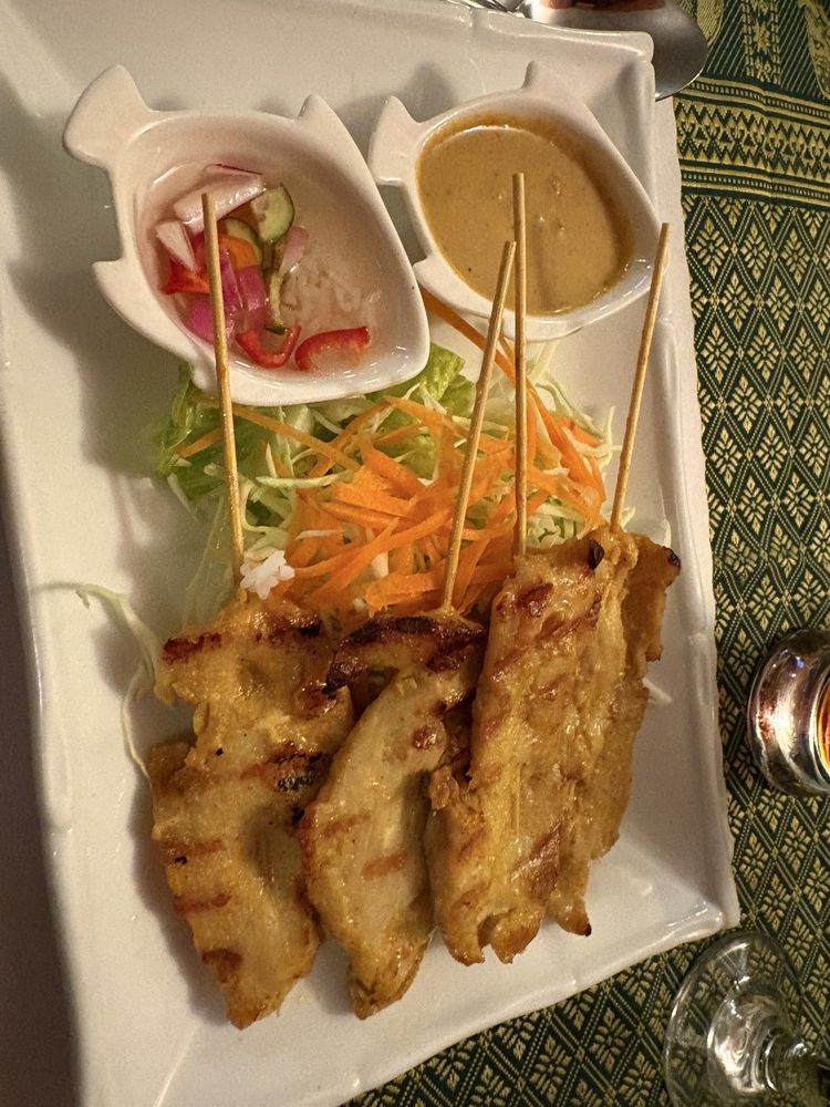 Food from Gummlai Thai