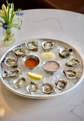 Vinnie's Wine Shop & Cocktail Bar by null