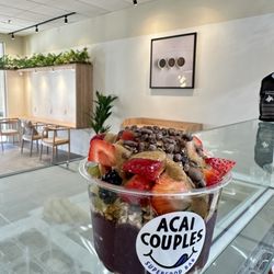 Beach Bowl with honey, granola and almond butter