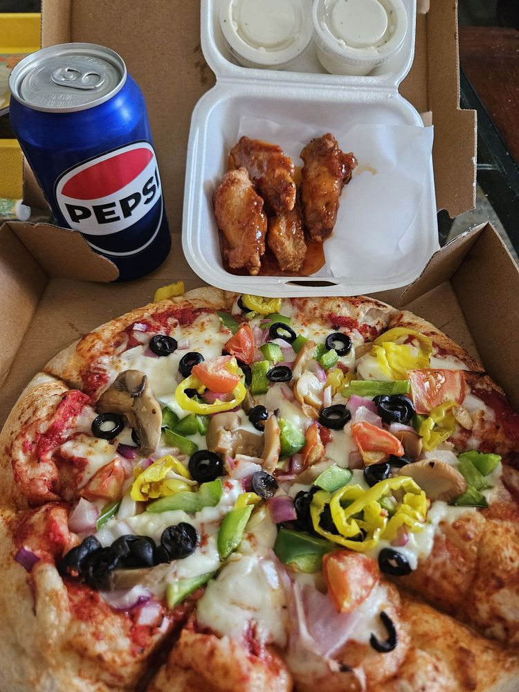 Big Daddy's Pizza and Wings Logo