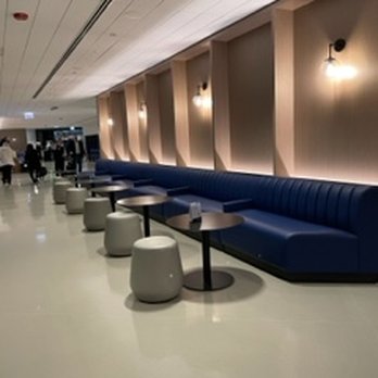 United Club - Concourse C Gate 10 - Seating - Airport Lounges Near Me - Chicago, Illinois United Club - Concourse C Gate 10 - Seating - Airport Lounges Near Me - Chicago, Illinois