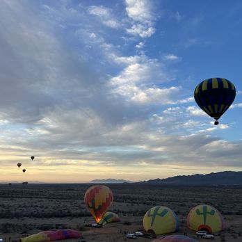 Hot Air Expeditions - Balloons getting ready to go up - Hot Air Balloons Near Me - Phoenix, Arizona Hot Air Expeditions - Balloons getting ready to go up - Hot Air Balloons Near Me - Phoenix, Arizona