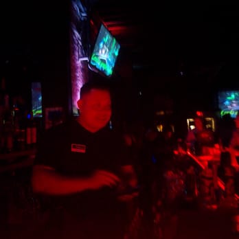 3 Vinos - Bartenders busy getting those drinks! - Dance Clubs Near Me - Covina, California