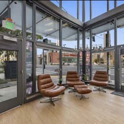 Studio 4 Brow Eyebrow Threading Seattle - Waiting area