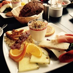 Café A - Brunch on weekdays too