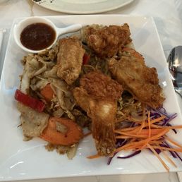 Drunken noodles with chicken wings Drunken noodles with chicken wings