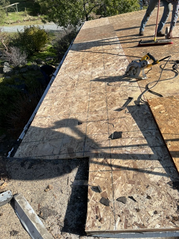 Slide of Gustavo Roofing Services 