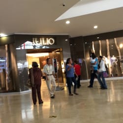 Julio - Puerta principal de la tienda