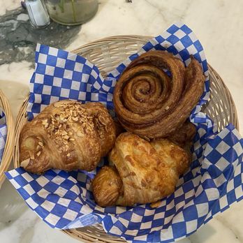 La Midinette - Bakeries Near Me - Saint-Jean-de-l'Île-d'Orléans, Quebec