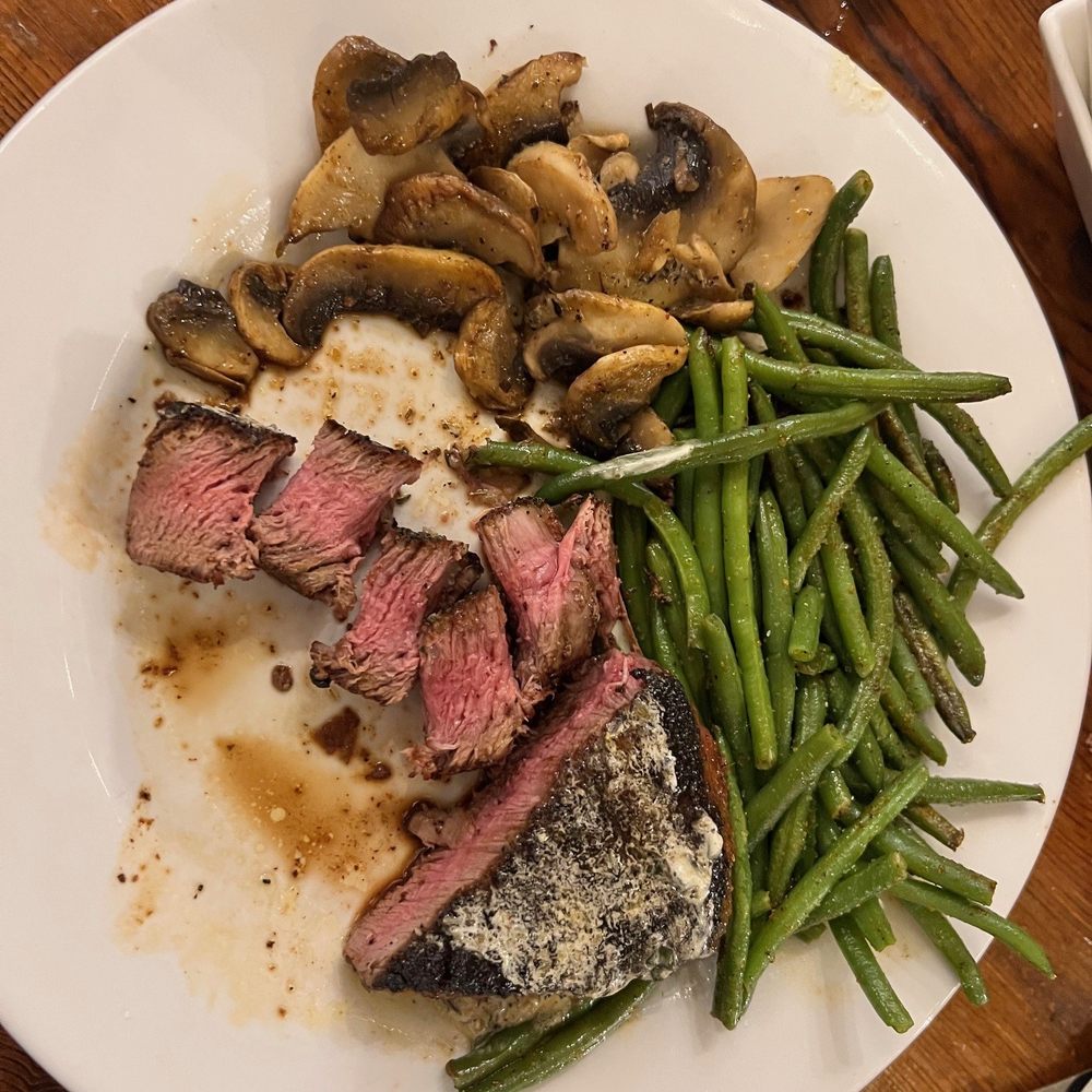 Cafe Sydnie Mae - Tender filet with mushrooms. - Cajun/Creole Near Me - Breaux Bridge, Louisiana