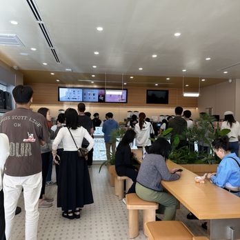 Molly Tea - Super busy on a Wednesday afternoon - Bubble Tea Near Me - Sunnyvale, California Molly Tea - Super busy on a Wednesday afternoon - Bubble Tea Near Me - Sunnyvale, California