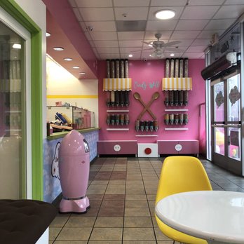 Cookie Dough Dreams - Inside - Desserts Near Me - Burbank, California