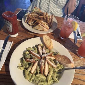Fetch Bar & Grill - Pesto pasta with crispy chicken and the turkey club with 2 raspberry lemonade cocktails - Bars Near Me - Warwick, New York
