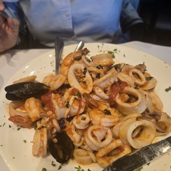 La Dolce Vita - Linguini Del Mari. Get it you won't be disappointed. - Italian Near Me - Plainfield, Illinois