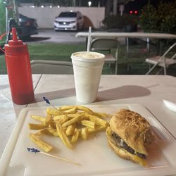 La Romana fast food - Hamburguesa / Hamburger & Morir Soñando