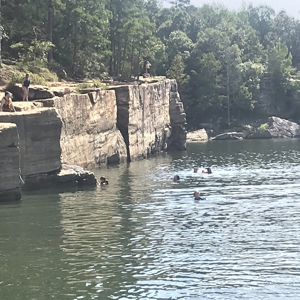 Lacey's Narrows Marina - Marinas Near Me - Greers Ferry, Arkansas