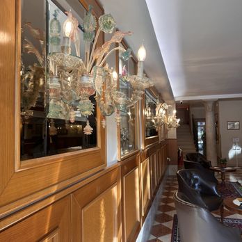 Hotel Rialto - Entrance to hotel. - Hotels Near Me - Venezia, VE