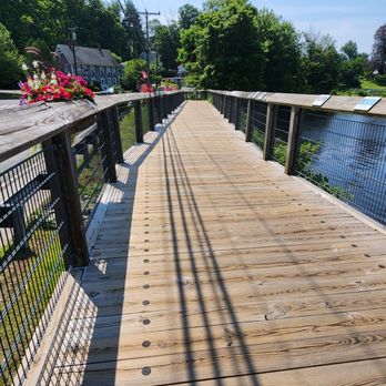 Canton Flower Bridge - Landmarks & Historical Buildings Near Me - Canton, Connecticut