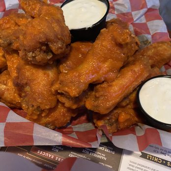 P.J. Whelihan's Pub + Restaurant - Cherry Hill - Hot wings - Sports Bars Near Me - Cherry Hill, New Jersey