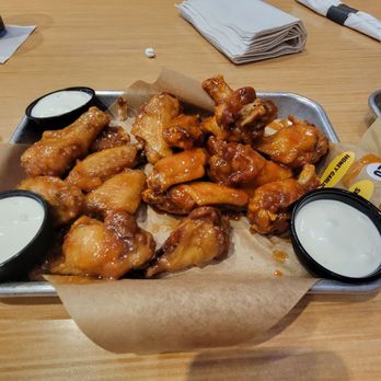 Buffalo Wild Wings - Honey Garlic and Honey Sriracha - Sports Bars Near Me - Joplin, Missouri Buffalo Wild Wings - Honey Garlic and Honey Sriracha - Sports Bars Near Me - Joplin, Missouri
