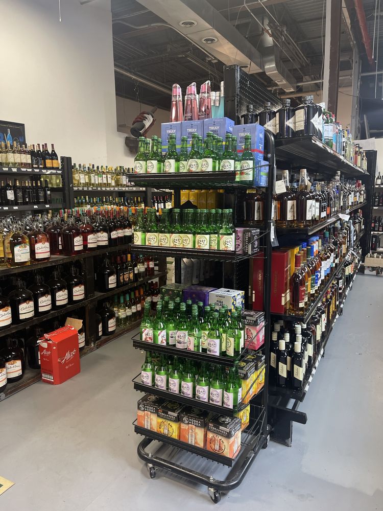 WORLD OF LIQUOR Updated September 2024 11 Reviews 2220 Forest Ave