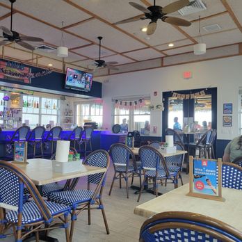 Anna Maria Oyster Bar - Pier - Seating area - Seafood Near Me - Bradenton Beach, Florida