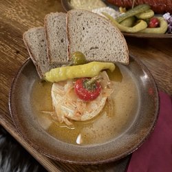 U Sedmi švábů - NAKLÁDANÝ CAMEMBERT/ MARINATED CAMEMBERT CHEESE