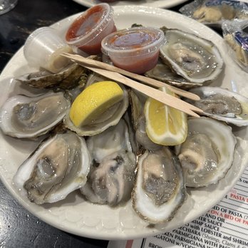 Randazzo's Clam Bar - Little Neck Clams - Seafood Near Me - Brooklyn, New York Randazzo's Clam Bar - Little Neck Clams - Seafood Near Me - Brooklyn, New York