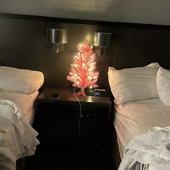 Best Western Plus Hilltop Inn - Christmas Night at Best Western - Hotels Near Me - Redding, California