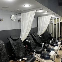 A Paris Nail Bar - Shop interior