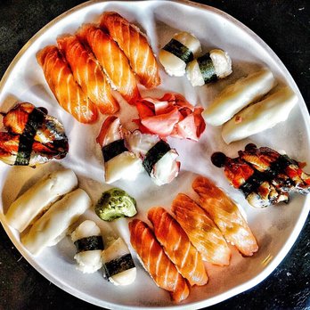 iZen's Drunken Bento - Nigiri platter! - Sushi Bars Near Me - Cincinnati, Ohio