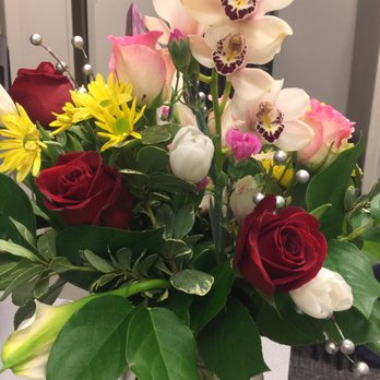 Flowers By Chi - Last minute call for a birthday arrangement. High quality flowers helped make this arrangement breathtaking. - Florists Near Me - Federal Way, Washington Flowers By Chi - Last minute call for a birthday arrangement. High quality flowers helped make this arrangement breathtaking. - Florists Near Me - Federal Way, Washington