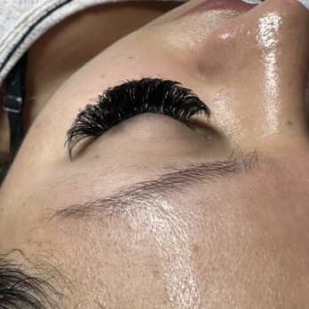 Queen B Lash Bar - Eyelash Service Near Me - Bowling Green, Virginia
