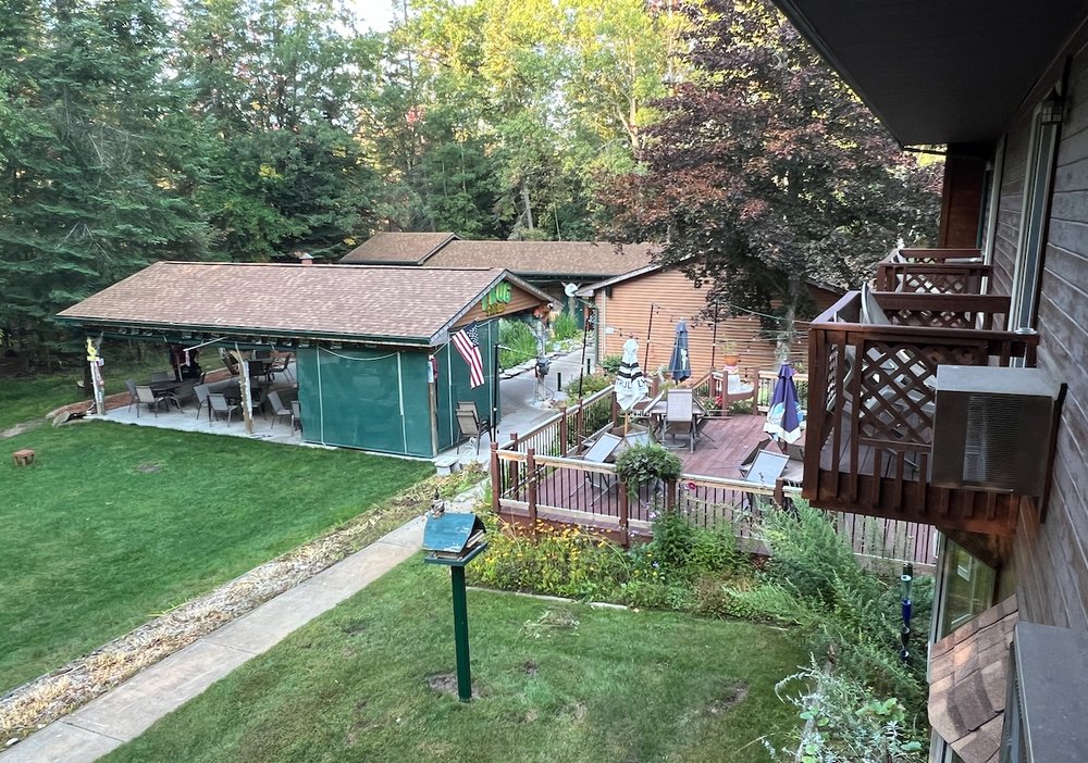 SPRINGBROOK INN Updated August 2024 28 Photos & 23 Reviews 565 W