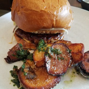 Senia - Burger - Cocktail Bars Near Me - Honolulu, Hawaii Senia - Burger - Cocktail Bars Near Me - Honolulu, Hawaii