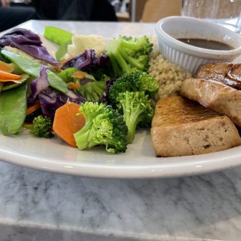 Spring Cafe - This is the food I got which is quinoa with tufo and veggies.  This is vegetarian but they also have some meats, it is totally healthy - Juice Bars & Smoothies Near Me - Aspen, Colorado