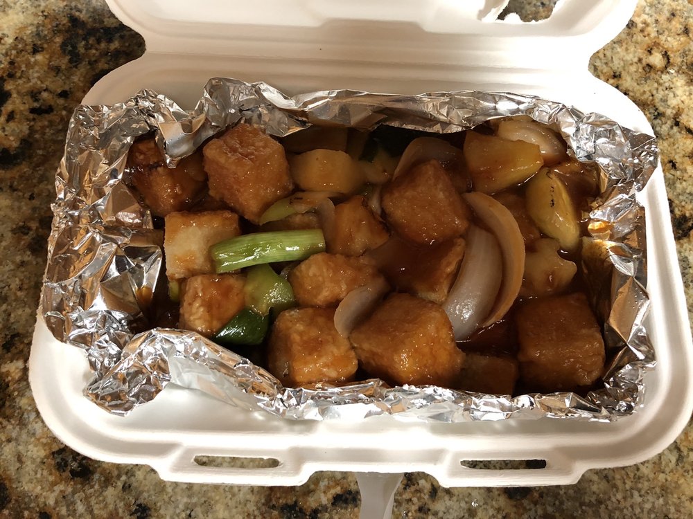 MIN’S KITCHEN Thai Restaurant at 1040 Foothill Blvd, La Canada