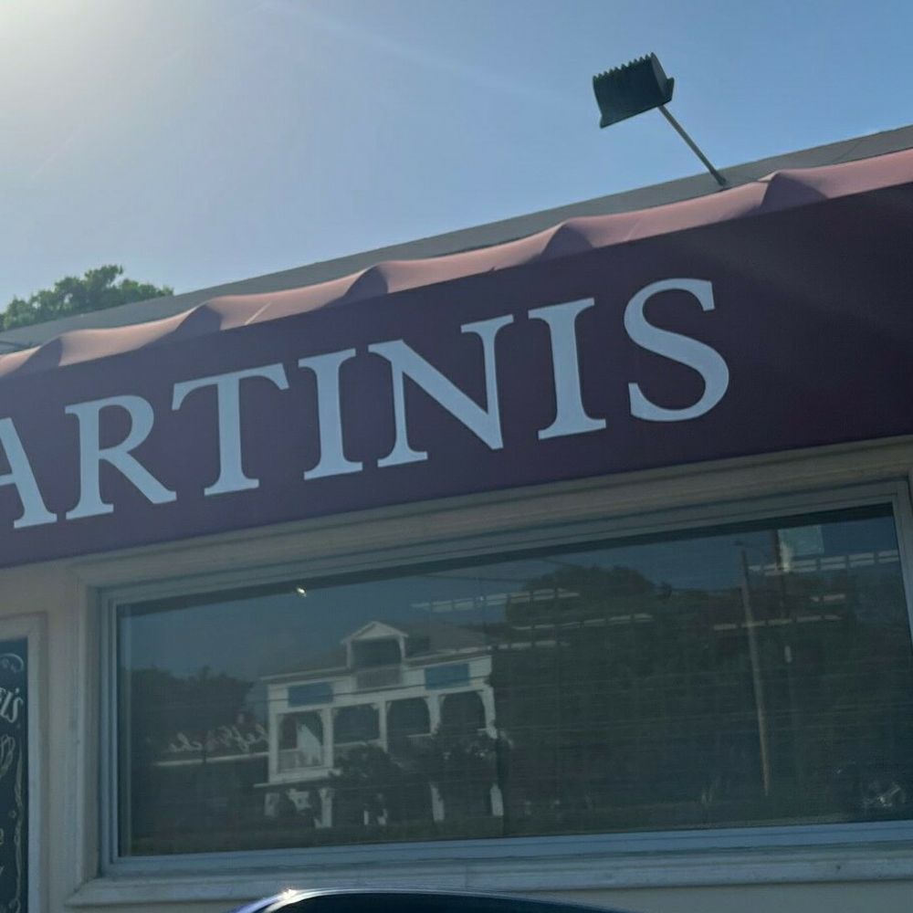 Martinis Fine Wine & Spirits - the outside of the building - Beer, Wine & Spirits Near Me - Islamorada, Florida Martinis Fine Wine & Spirits - the outside of the building - Beer, Wine & Spirits Near Me - Islamorada, Florida
