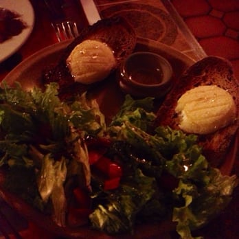 Pain Vin Fromages - Yummy goat cheese salad - Fondue Near Me - Paris, 75 Pain Vin Fromages - Yummy goat cheese salad - Fondue Near Me - Paris, 75