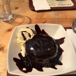 Morley Arms - Choc chip sponge cake and ice cream :)